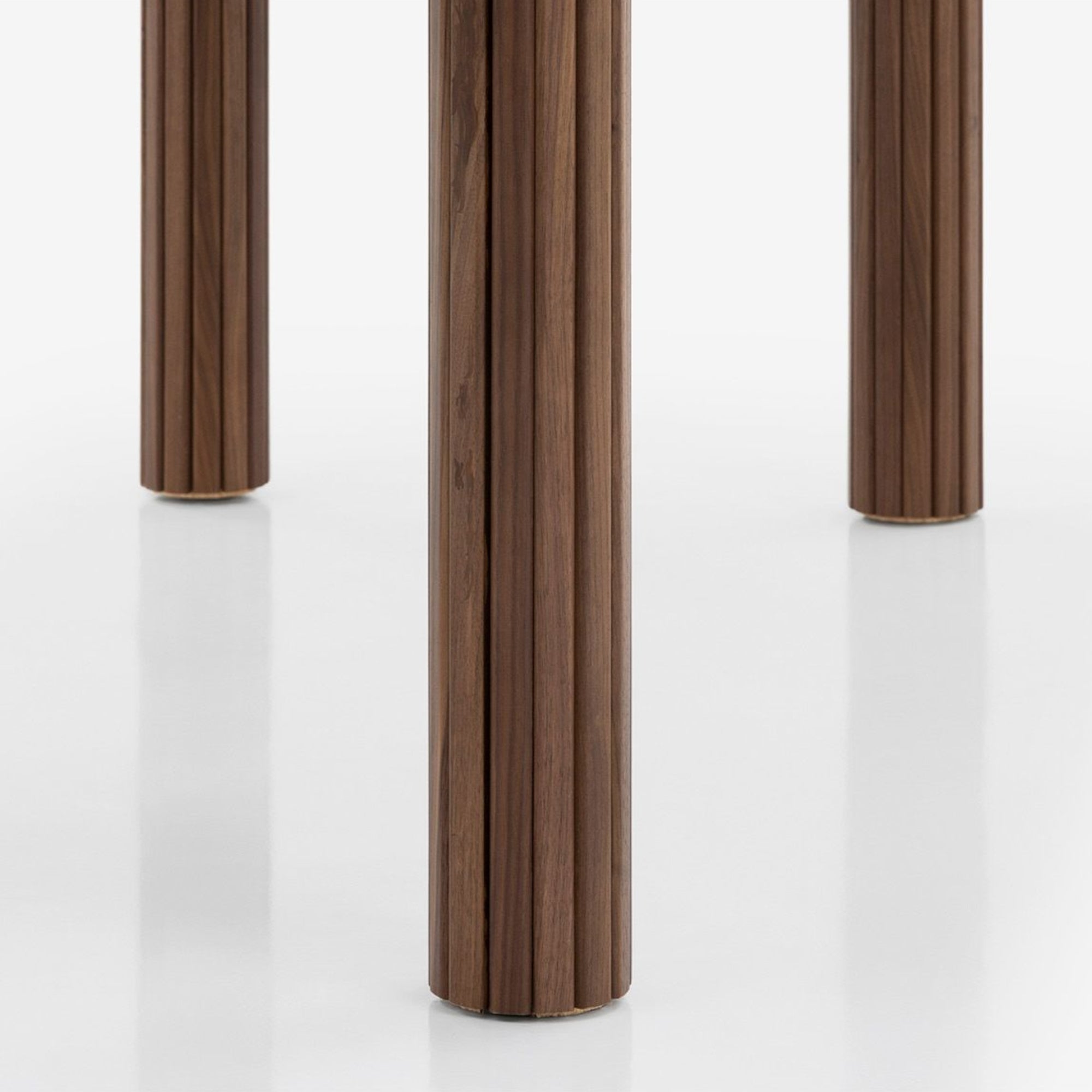 Ipanema Extendable Dining Table - Walnut Detail Photo