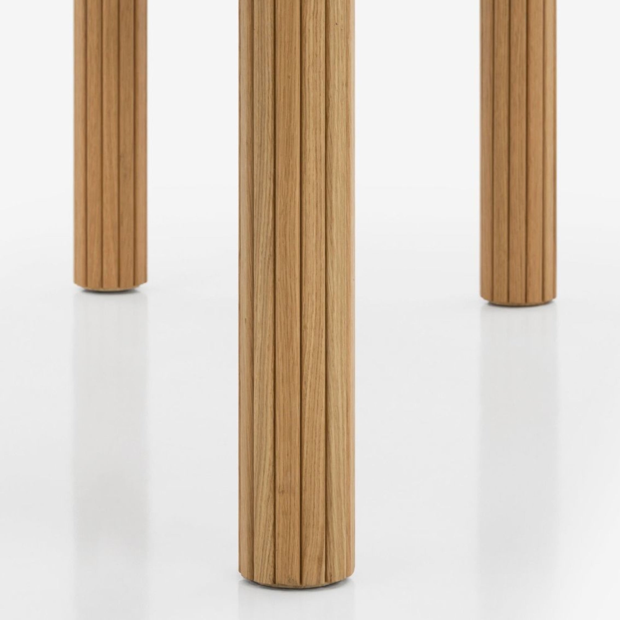 Havana Extendable Dining Table - Oak Detail Photo