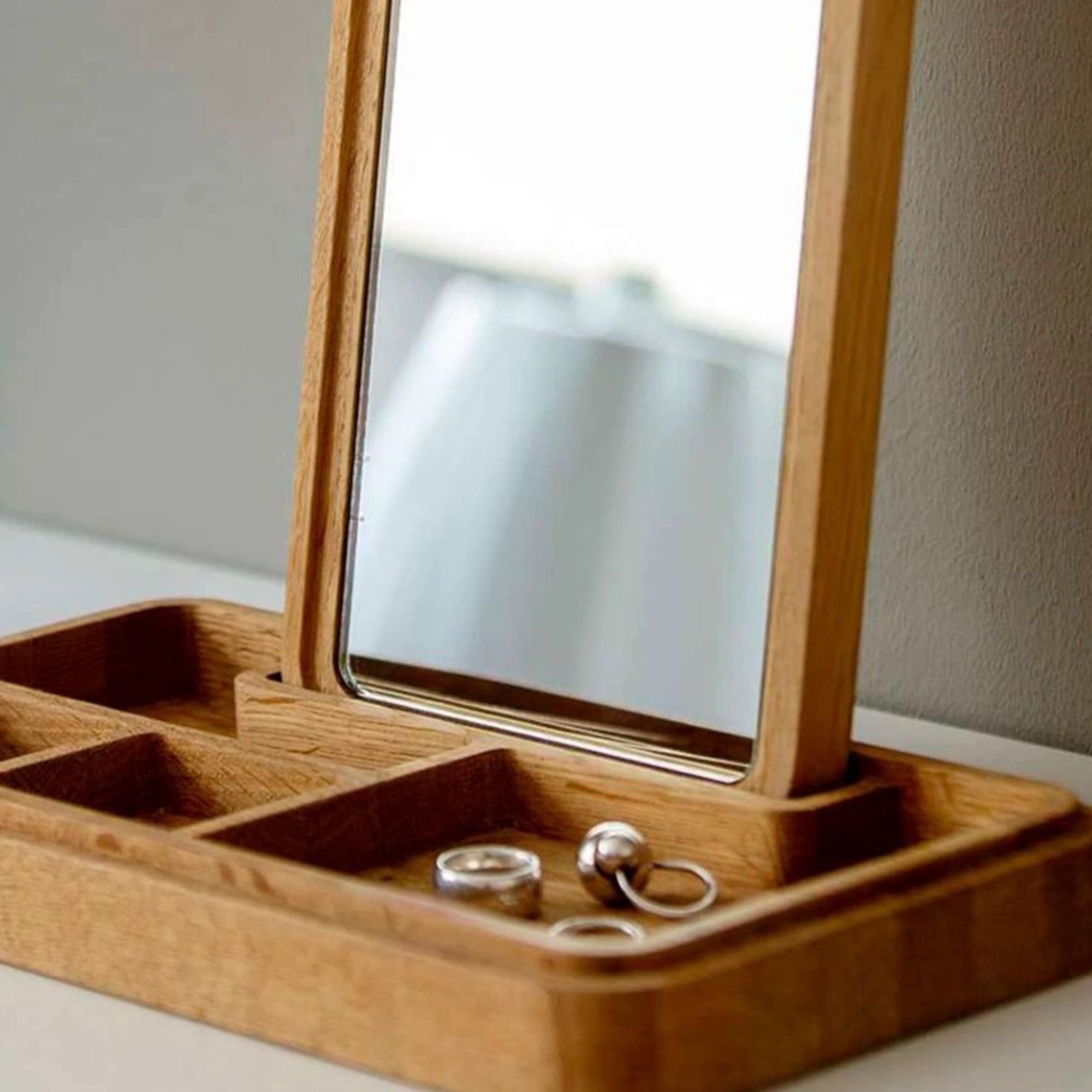 Mirror Box Lifestyle Photo
